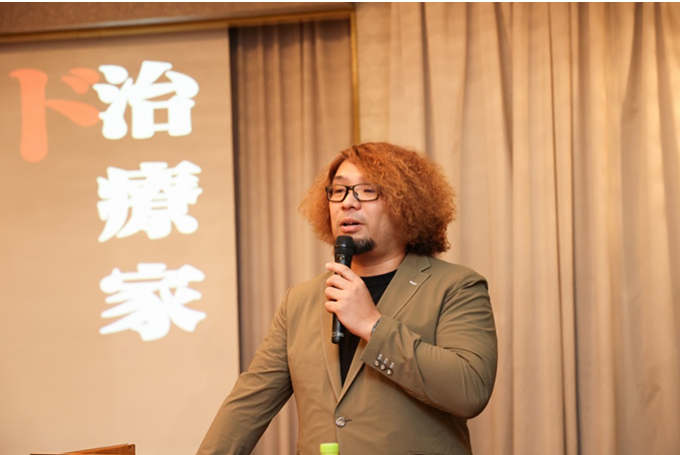 治療家向け講演に登壇の様子